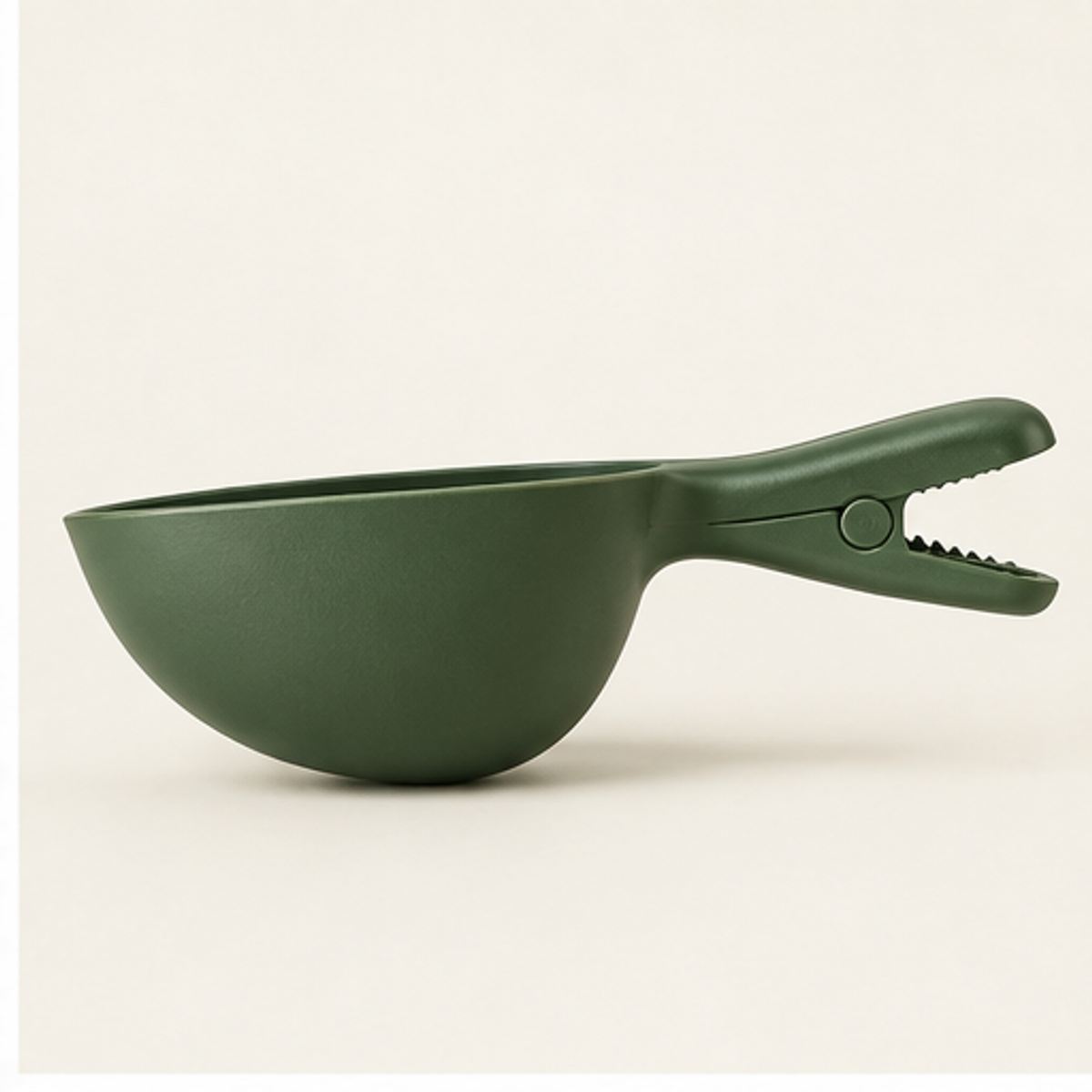 Birdseed Scoop with Bag Clip — feature